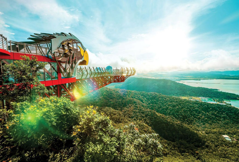 Eagle’s Nest Skywalk menjanjikan pengalaman bermakna, sesuai untuk mereka yang datang bersama keluarga atau rakan-rakan. -  Foto LADA