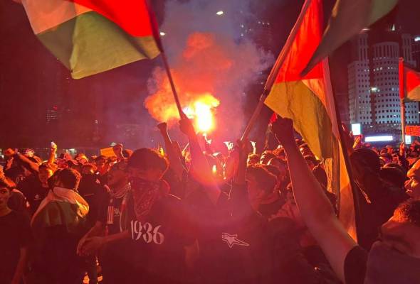 GSF: Suar merah Ultras Malaya menyala di hadapan Kedutaan Amerika
