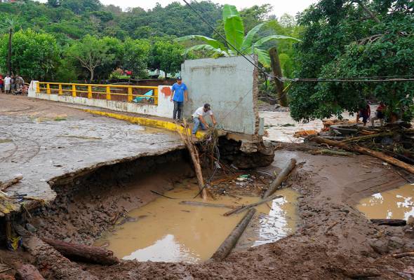 64 maut, 65 hilang akibat banjir di Mexico