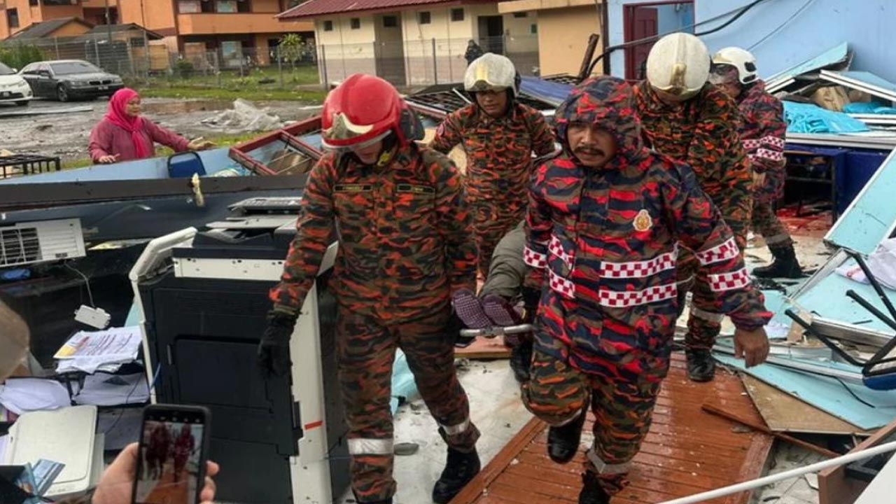 Ribut: Bangunan pejabat penyelaras DUN Sijangkang, bumbung surau KAFA runtuh