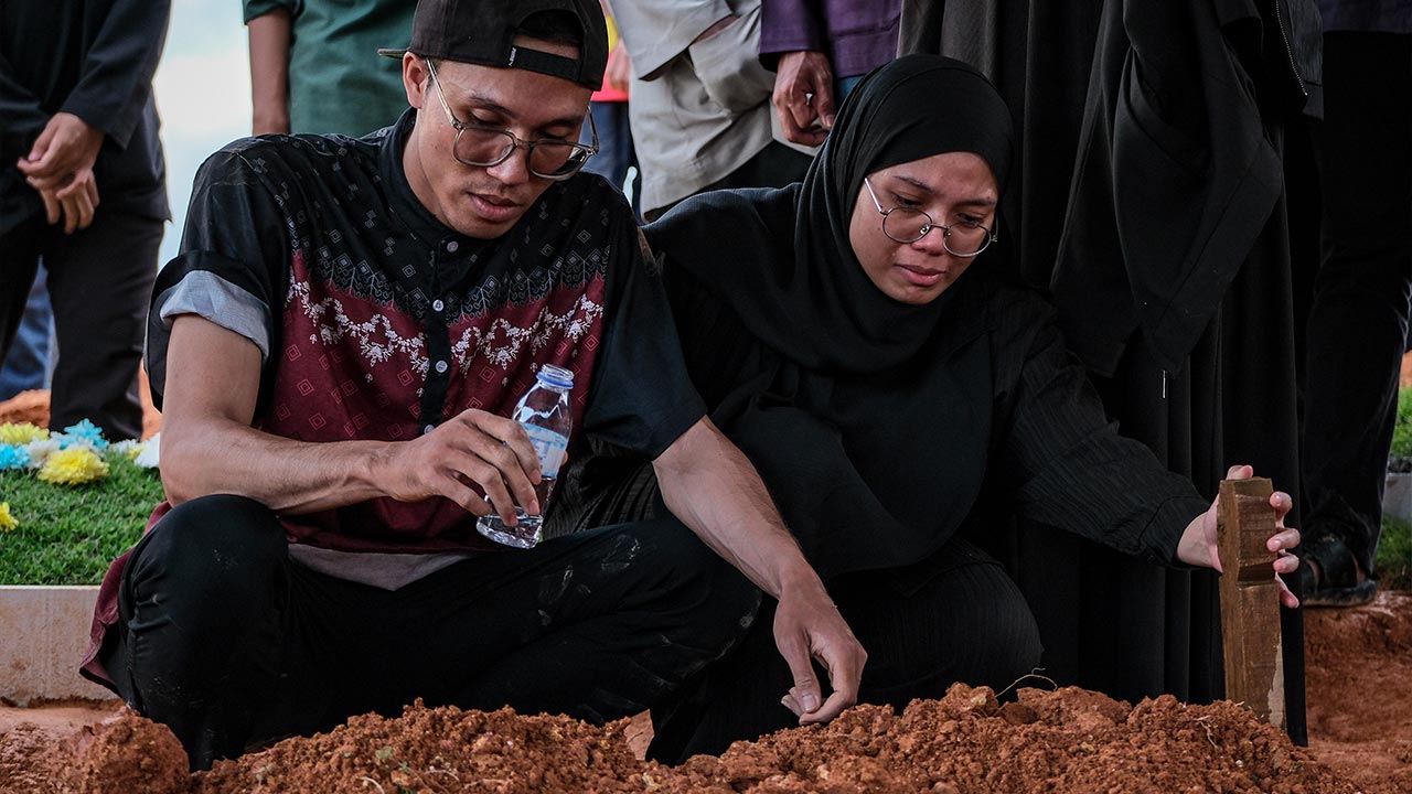 Pelajar UM maut terjatuh: Ibu bapa di Tanah Suci, tidak sempat tatap wajah