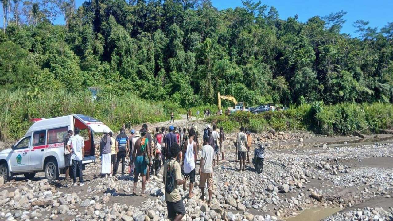 Sekurang-kurangnya 15 maut, lapan hilang dalam banjir di Tanah Tinggi Papua, Indonesia<