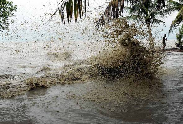 Penduduk Pahang diminta waspada fenomena air pasang besar