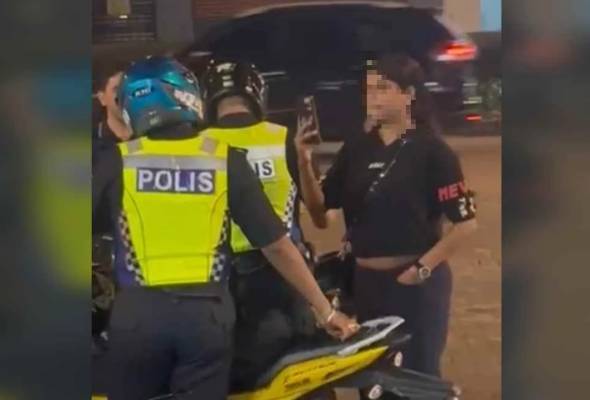 Pegawai polis wanita cetus kekecohan selepas tuduh anggota ugut warga Pakistan