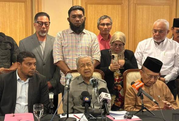 'Dari Faisal Halim ke Haresh Deol, keganasan terhadap pengkritik kian meningkat' - Tun M
