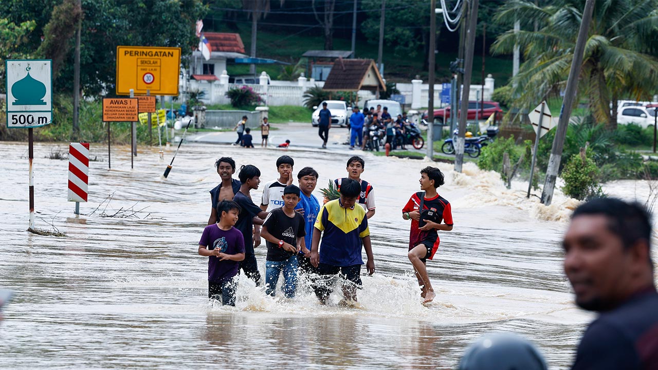 [TERKINI] Banjir: Kerajaan aktifkan Pusat Kawalan Operasi Negeri - Ahmad Zahid<