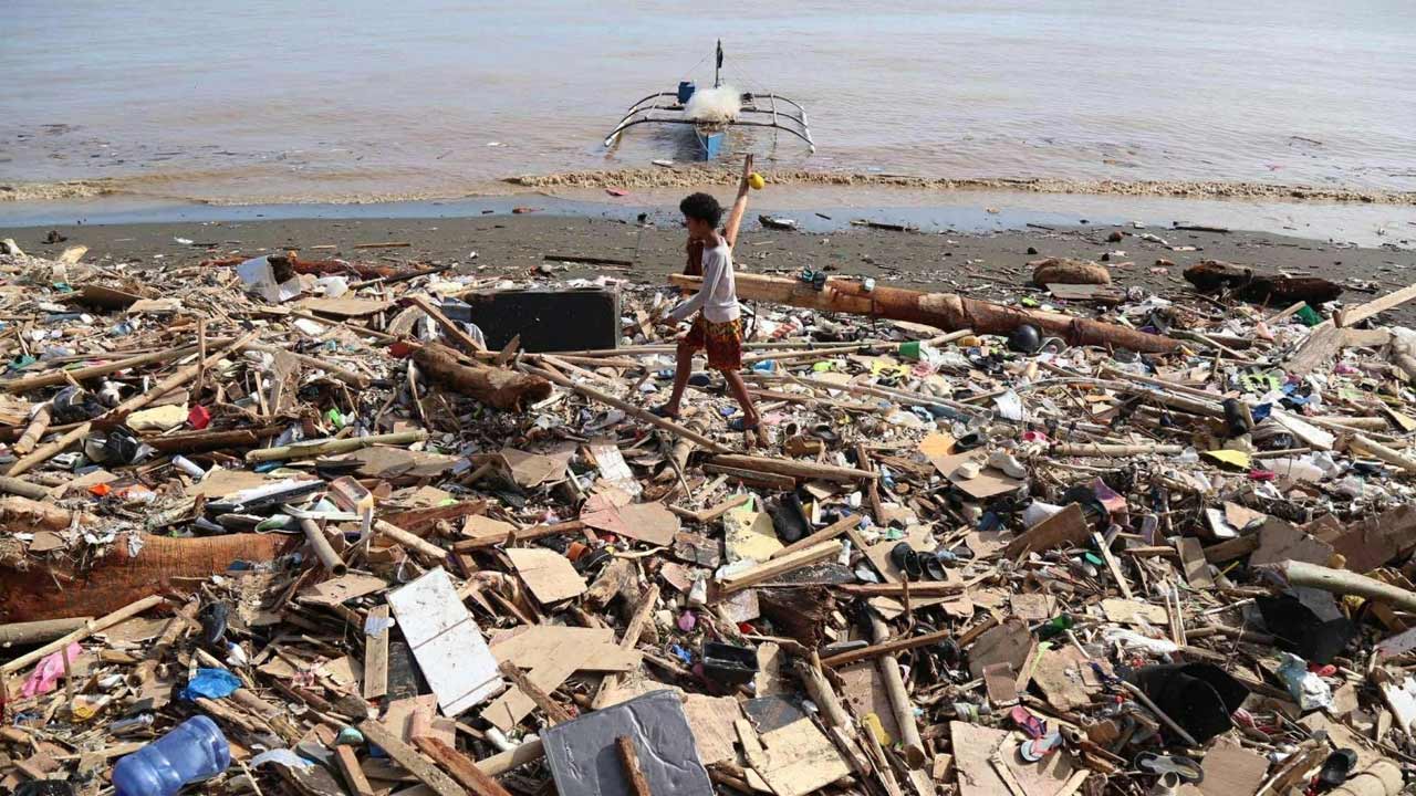 Taufan Kalmaegi: Lebih 50 penerbangan terjejas di Vietnam, Laos keluarkan amaran