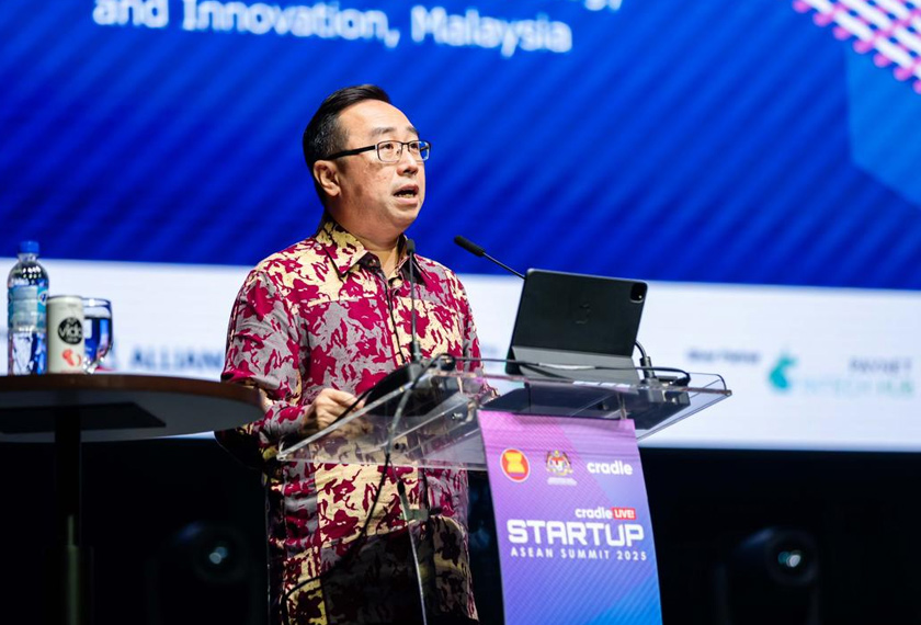 Lih Kang ketika menyampaikan ucapan penutup pada hari kemuncak persidangan Cradle LIVE! Startup ASEAN Summit 2025 di ibu negara pada Rabu. - Gambar Cradle