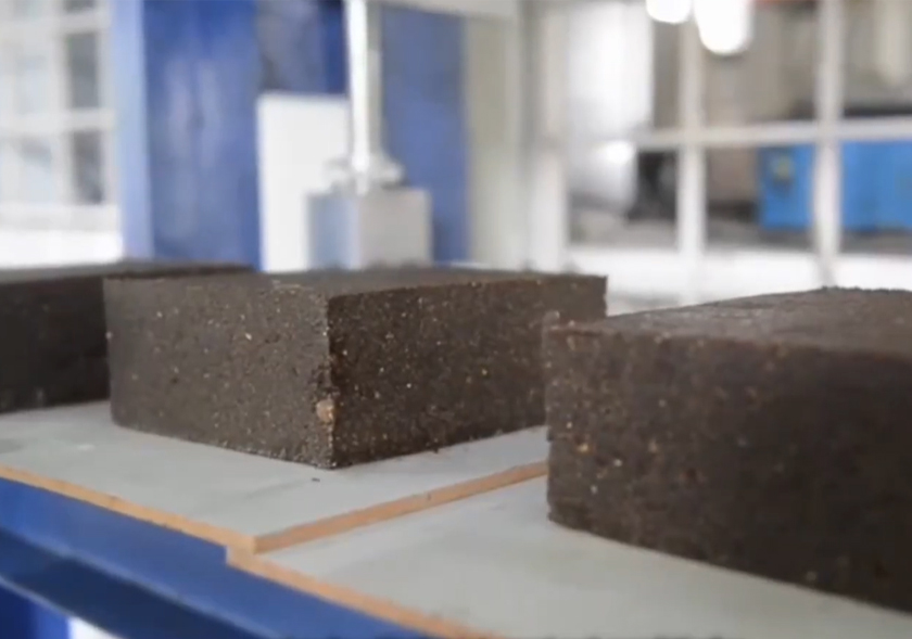 blok ini direka agar mengandungi pelbagai nutrien penting — tenaga, nitrogen bukan protein (NPN), kalsium, besi (ferum), zink, fosforus, tembaga dan vitamin — sekali gus menjadikannya lebih daripada sekadar suplemen selera.