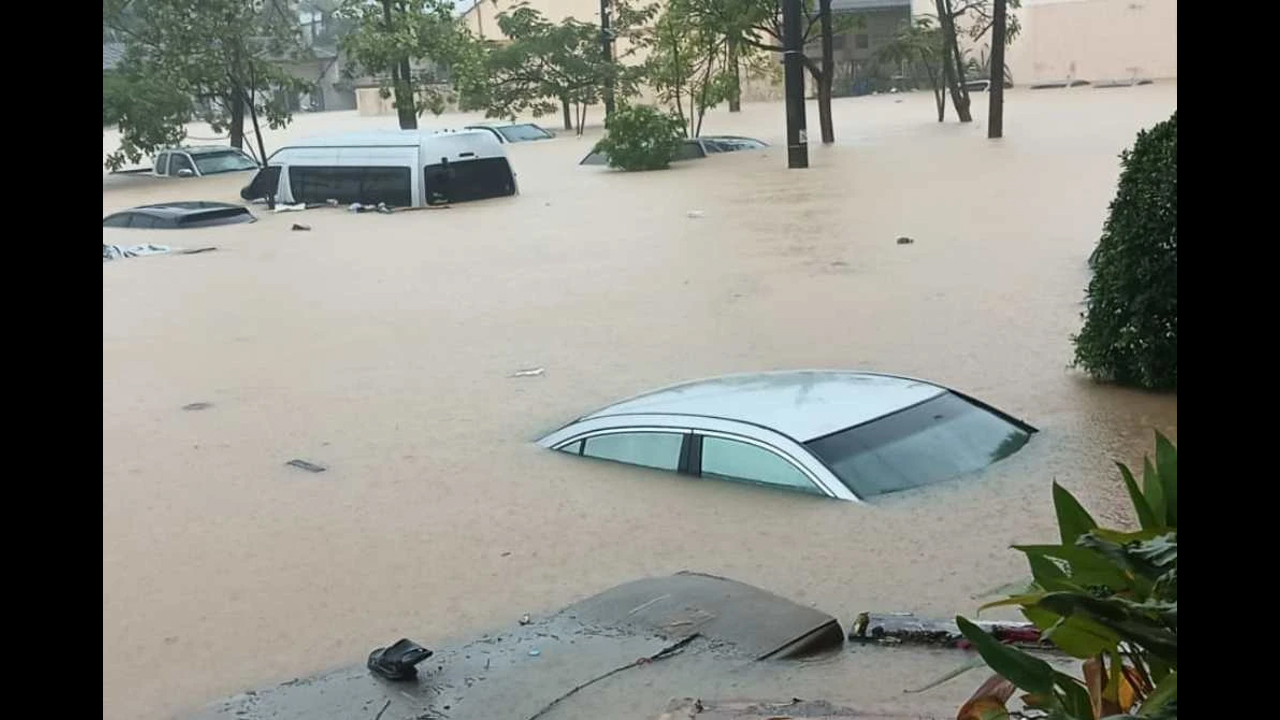 [TERKINI] Banjir Hatyai: Warga emas terkandas perlukan ubat, rayu bantuan segera