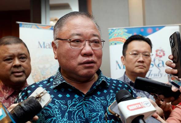 Pemandu pelancong jual pakej pelancongan berdepan pembatalan lesen - Tiong