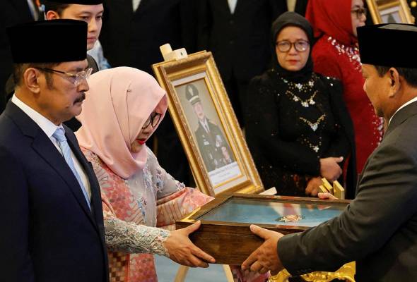 Indonesia isytihar bekas presiden Suharto sebagai 'Pahlawan Nasional'