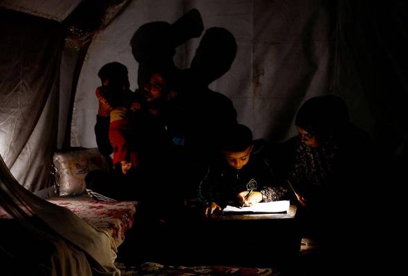 Gaza families still without electricity despite ceasefire