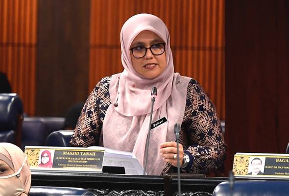 Mas Ermieyati dakwa beliau dan Muhyiddin dihalang hadiri teater 'Cik Ros'