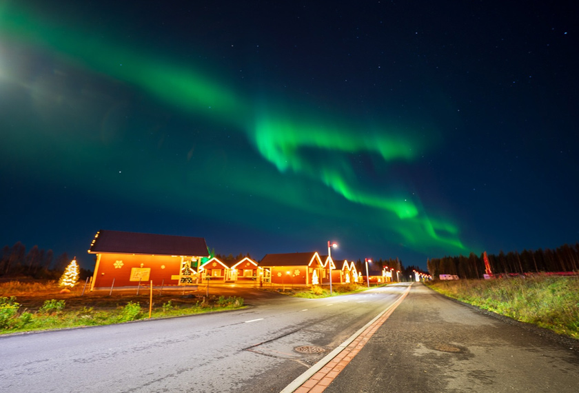 Di Kampung Santa Claus, penulis diberi sijil sebagai bukti telah melintasi Garisan Artik. - Facebook Santa Claus Village