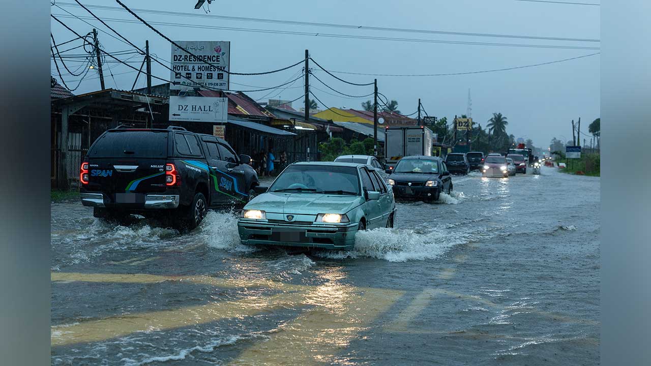 Banjir: TNB tutup bekalan elektrik di Kota Bharu, Bachok