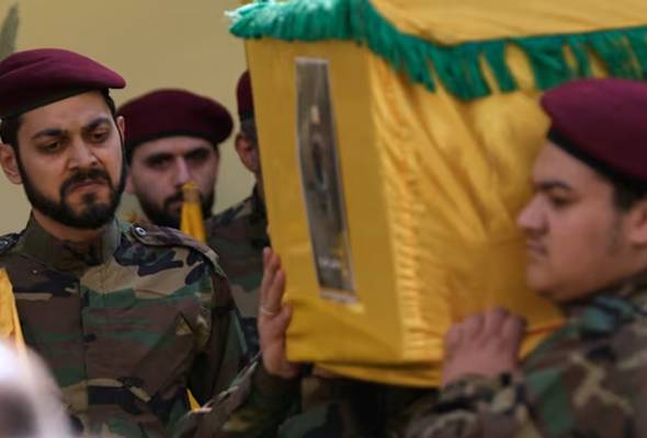 Ratusan beri penghormatan kepada komander Hezbollah, Haytham Ali Tabtabai yang maut dalam serangan Israel