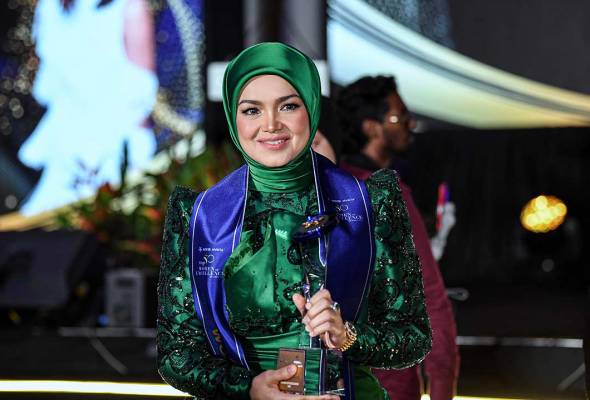 Siti Nurhaliza terima anugerah khas 