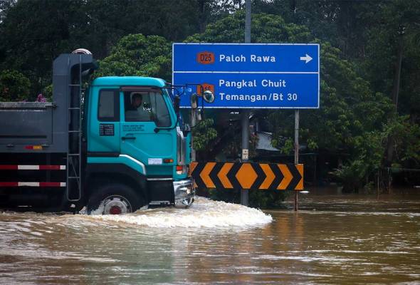 [TERKINI] Banjir: Kelantan catat jumlah mangsa tertinggi, lebih 10,000 keluarga terjejas
