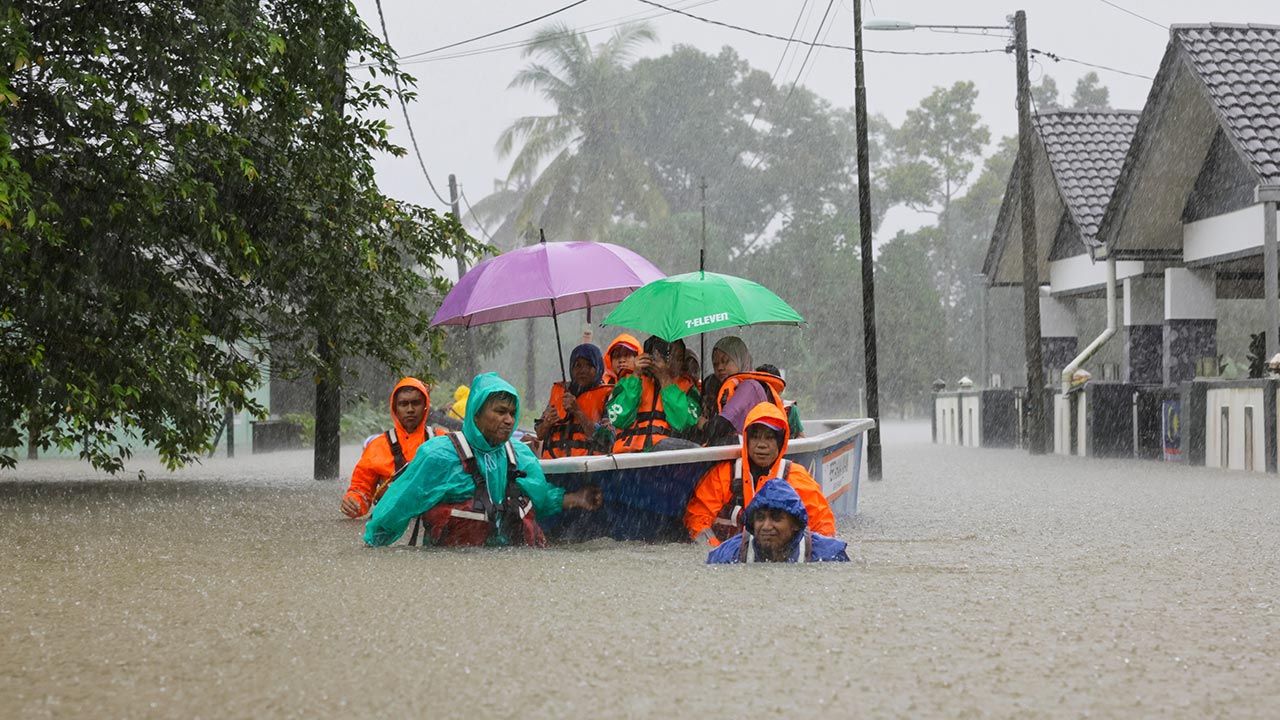 [TERKINI] Banjir: Jumlah mangsa terus meningkat di enam negeri, Terengganu lebih 10,000 orang<