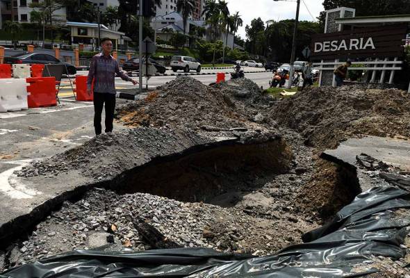 Paip bocor bawah tanah punca lubang benam di Bayan Lepas - Exco