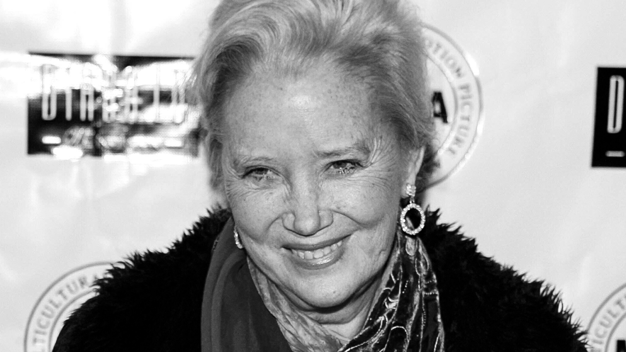 Pelakon veteran Hollywood, Sally Kirkland meninggal dunia pada usia 84 tahun