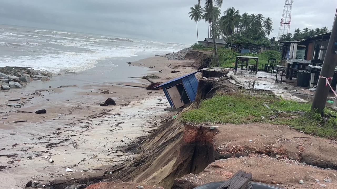 Air pasang besar ancam kediaman, penduduk Batu Rakit terpaksa pindah