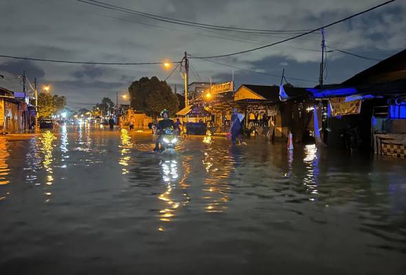 [TERKINI] Banjir: Selangor beku cuti pegawai kanan hingga 15 Disember<