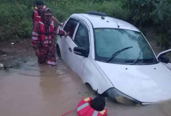 Wanita maut kereta dihanyutkan arus di Tanah Merah
