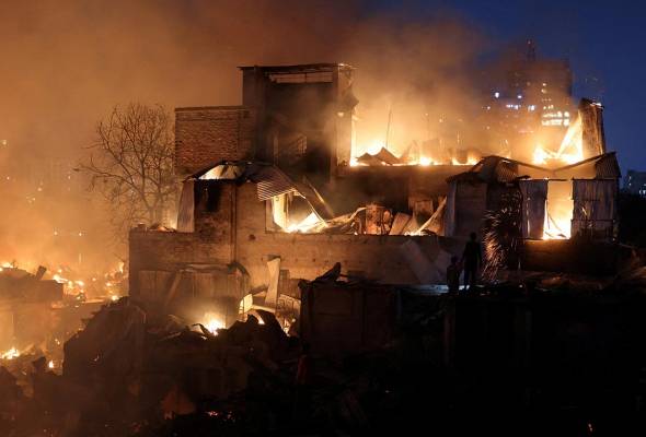 Ribuan hilang tempat tinggal dalam kebakaran di kawasan setinggan di Dhaka