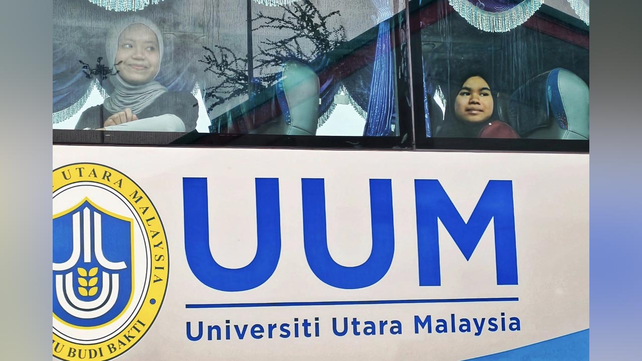 Pelajar UUM rakam penghargaan bantuan masyarakat Thailand<