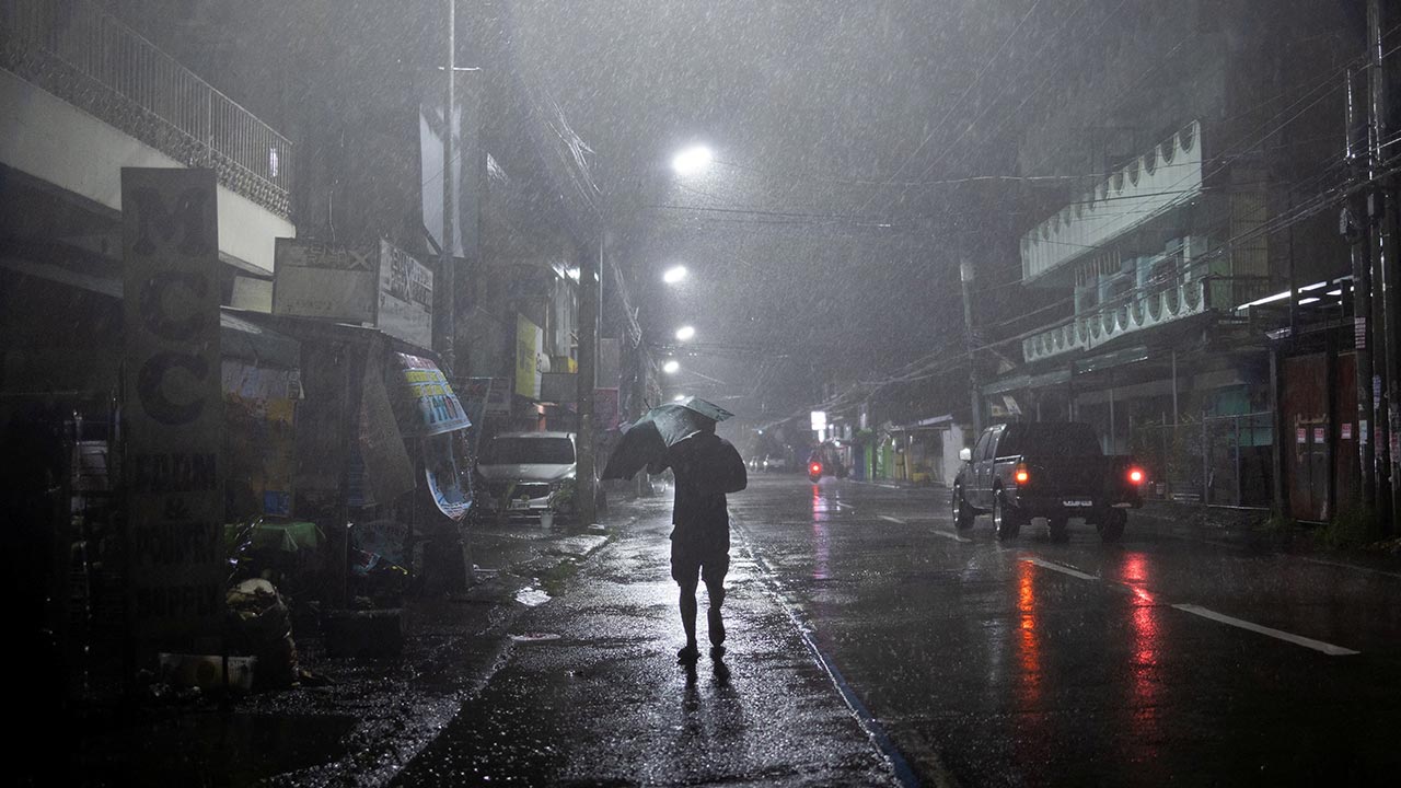 Taufan Fung-Wong landa Filipina, hampir sejuta penduduk dipindah