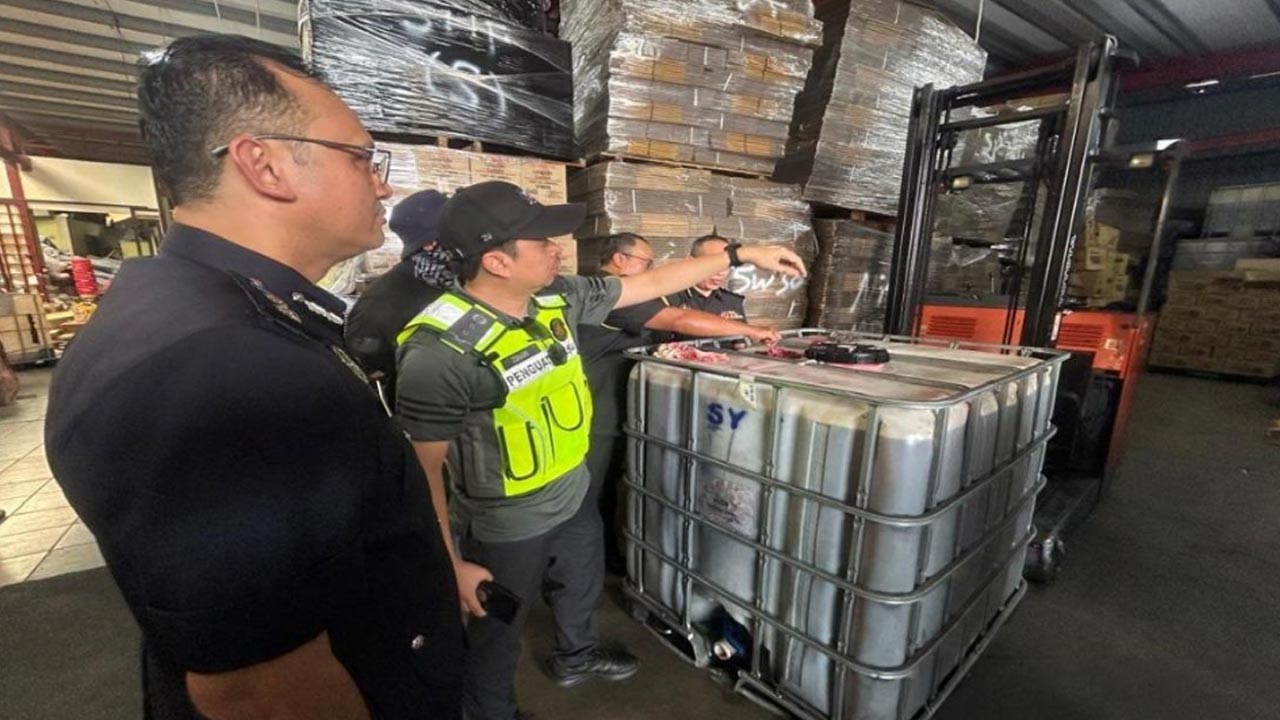 KPDN serbu 6 premis proses minyak pelincir tiruan di Ampang, 42 ditahan