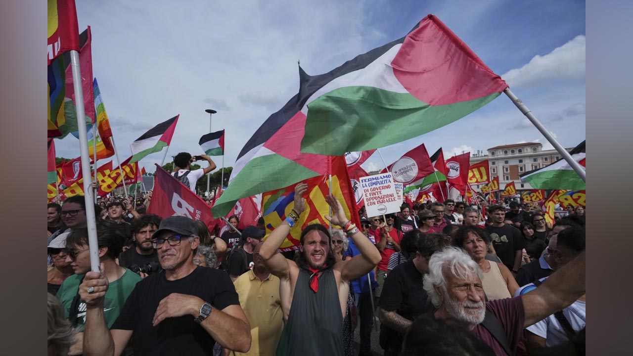 Petugas kesihatan Itali berhimpun tanda solidariti bersama rakan sekerja Palestin