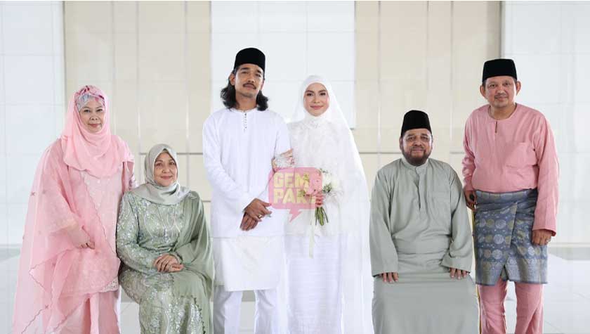 Sissy telah dinikahkan sendiri oleh bapanya, Encik Mohammad Kamil Mustaffa, disaksikan ahli keluarga terdekat serta rakan-rakan rapat pasangan mempelai.   - Foto Gempak