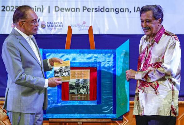 Memoir S.M Mohamed Idris: 'Banyak teguran beliau saya dengar, telan ketika jadi Menteri Kewangan' - PM