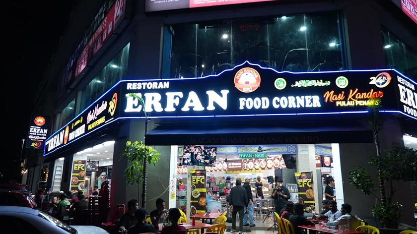 Erfan Food Corner di Taman OUG Park Lane kekal menjadi tumpuan pelanggan setiap malam, diperkasakan dengan siaran sukan Astro yang menghidupkan suasana. - Gambar AstroBiz