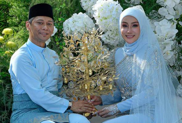 Bunga emas jadi mas kahwin, kejutan istimewa buat Erra Fazira - Ezwan Zain