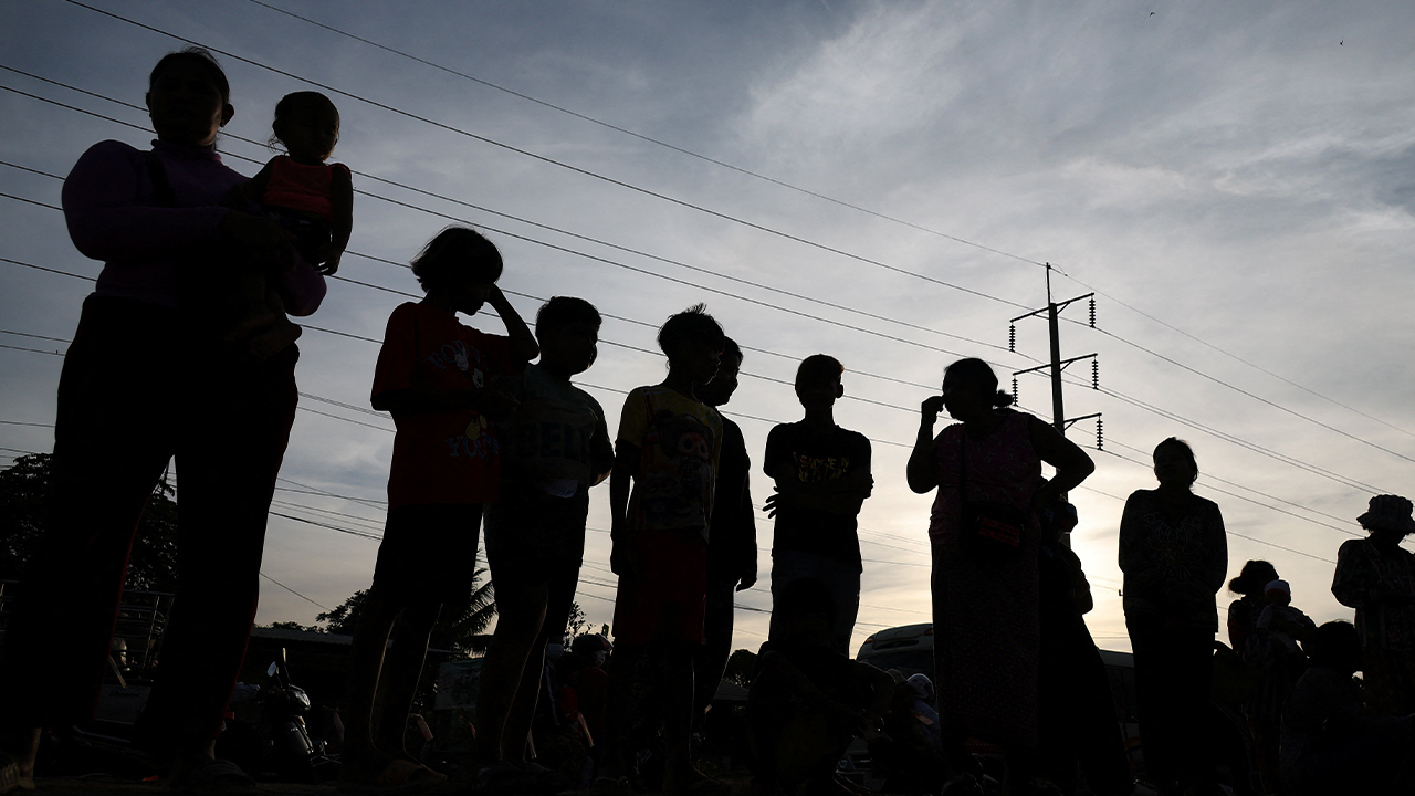 Kemboja tutup pintu sempadan dengan Thailand ketika pertempuran terus memuncak