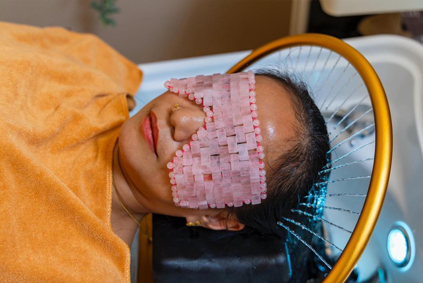 Rawatan signature ‘Ratu Head Spa’ SIIKAT menampilkan pendekatan relaksasi menyeluruh yang menggabungkan terapi sentuhan dan elemen kesejahteraan semula jadi khusus untuk wanita. - Gambar SIIKAT