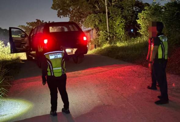 JAS serbu tapak pelupusan haram susulan gangguan bau hangit di Johor bahru