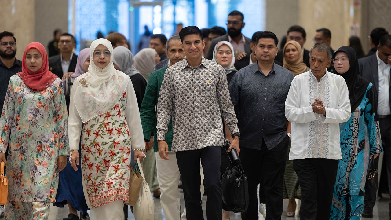 RM120,000 milik Syed Saddiq, tiada bukti kepunyaan Armada - Peguam