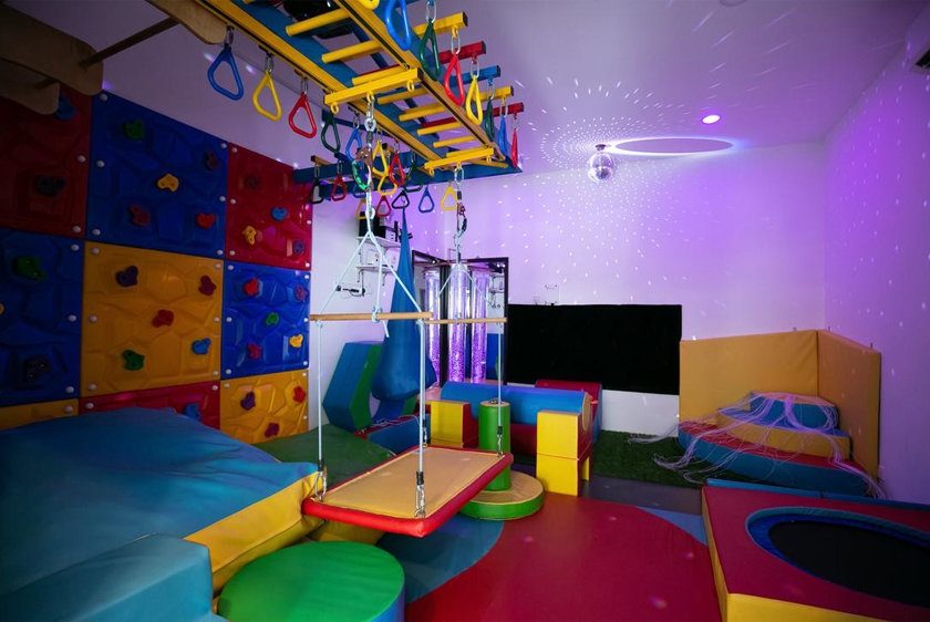 Ruangan dan peralatan yang terdapat di Bilik Terapi Sensori Ronald McDonald Tampin. - Foto McDonald's Malaysia