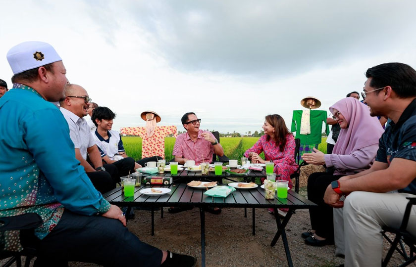 Selain Raja Muda Kedah, Tengku Sarafudin Badlishah Sultan Sallehuddin, turut berangkat sama, Raja Puan Muda Kedah, Che Puan Muda Zaheeda Mohamad Ariff dan anakanda,Tunku Sulaiman Badlishah Tengku Sarafudin Badlishah. - Foto Astro AWANI