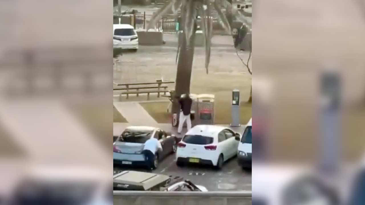 Serangan di Bondi: Pemilik kedai buah disanjung wira selepas tumpaskan penyerang