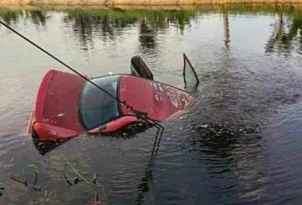 Dua beradik maut kereta terjunam dalam parit terusan utama