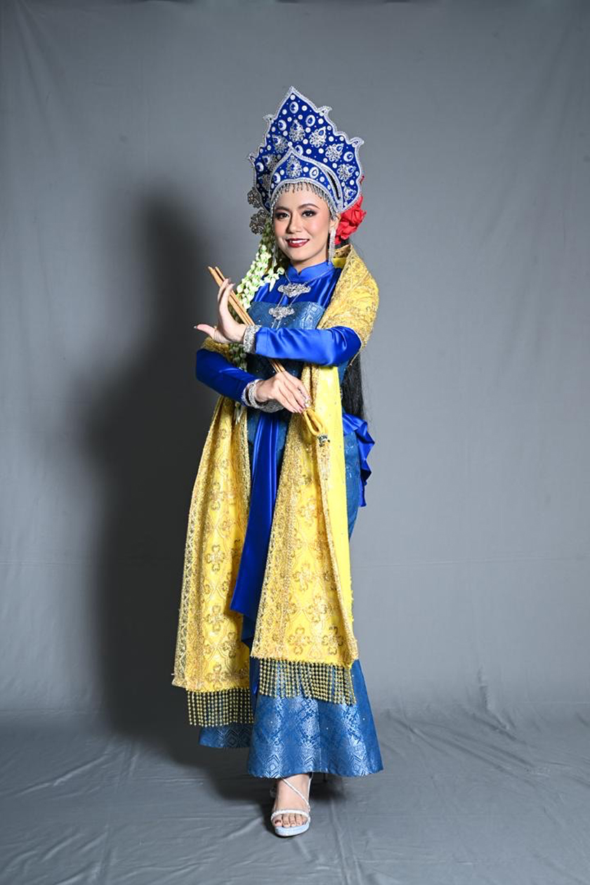 Asmidar mengakui, pengalamannya terlibat dalam pementasan Mek Mulung “Dewa Kaca” pada 2009, menjadi titik tolak yang menumbuhkan keterikatan mendalam terhadap bentuk persembahan tradisional tersebut.