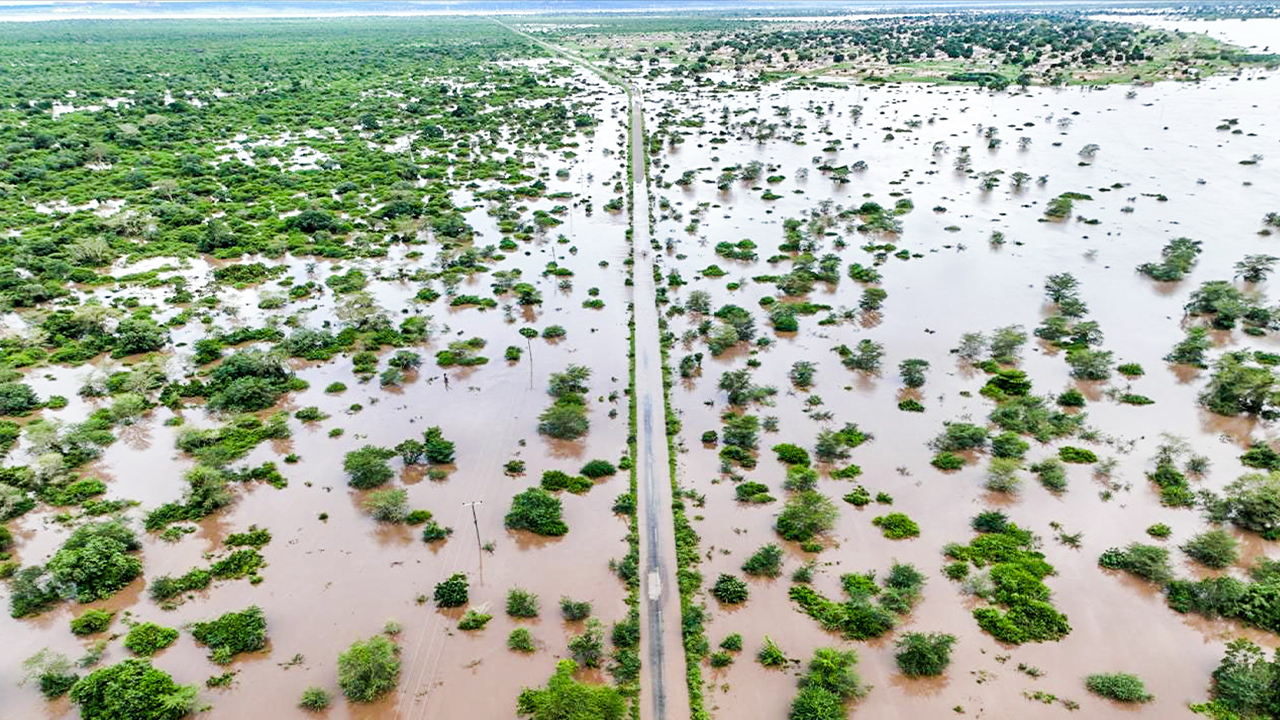 Lebuh raya utama Mozambique terputus akibat banjir, angka korban cecah 106 orang<