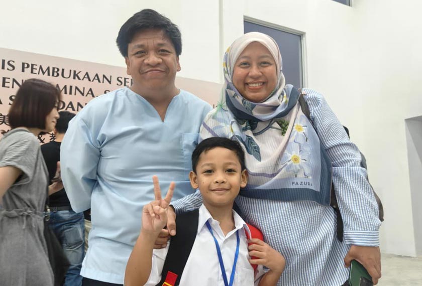 Naim Yusoff, 38, seorang suri rumah berkata, dia dan suami, Dzulshahimie seronok apabila anak sulungnya memulakan hari pertama persekolahan di sekolah ini yang terletak kira-kira lima kilometer dari kediaman mereka.