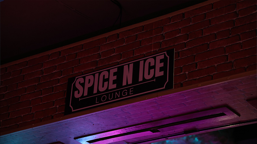 Spice N Ice yang terletak di tengah-tengah metropolitan kekal menyinar pada waktu malam dan menjadi antara destinasi pilihan pelancong yang berkunjung ke Bukit Bintang. - Foto Astro